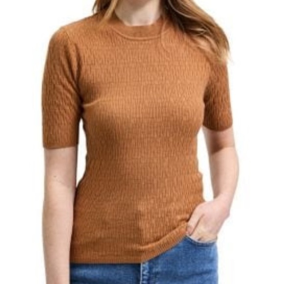 short sleeve top - Picture 1 of 1